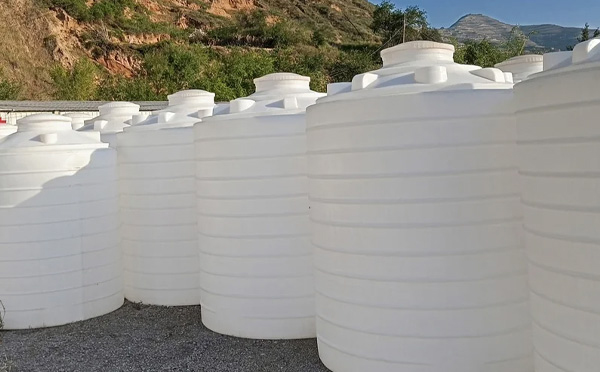 化工液体储存注意事项——选对PE玛曲塑料桶避免安全隐患