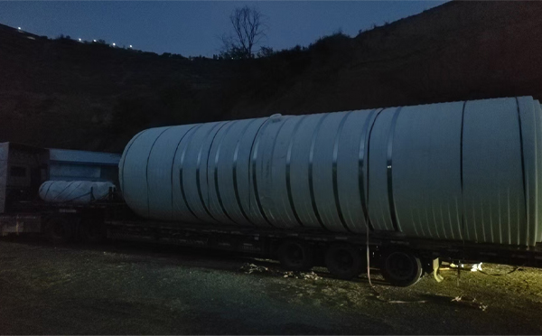 玛曲圆桶运输途中