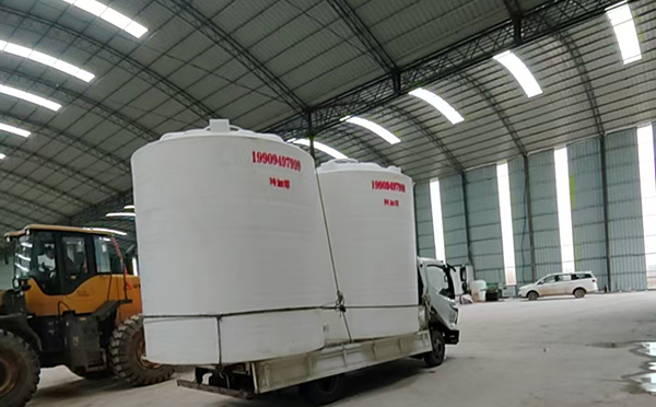 特加厚玛曲塑料大桶装车运输交付实录 特加厚玛曲塑料大桶装车运输交付实录